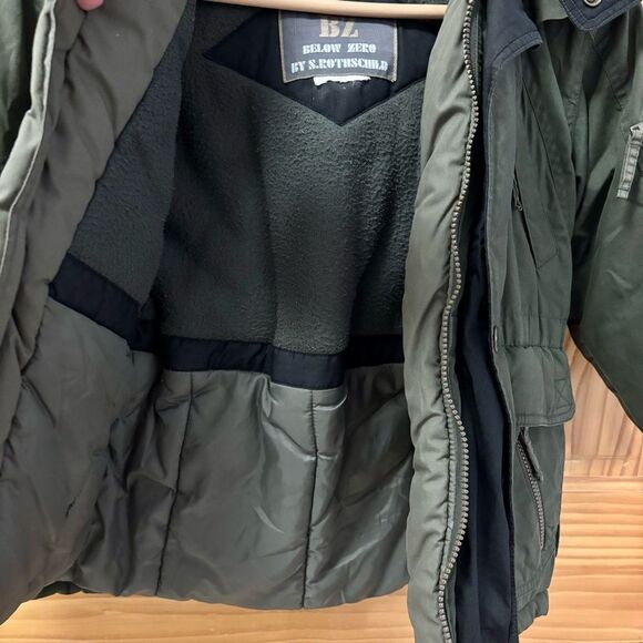 Below Zero by S Rothschild Forest Green Puffer Jacket With Hood, Lots of Pockets - Picture 7 of 11